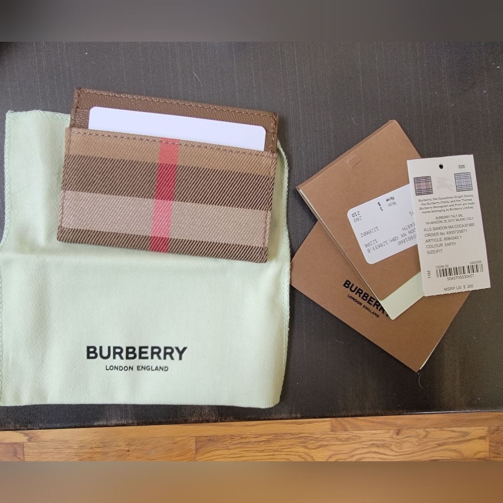 BURBERRY CARD HOLDER NWT